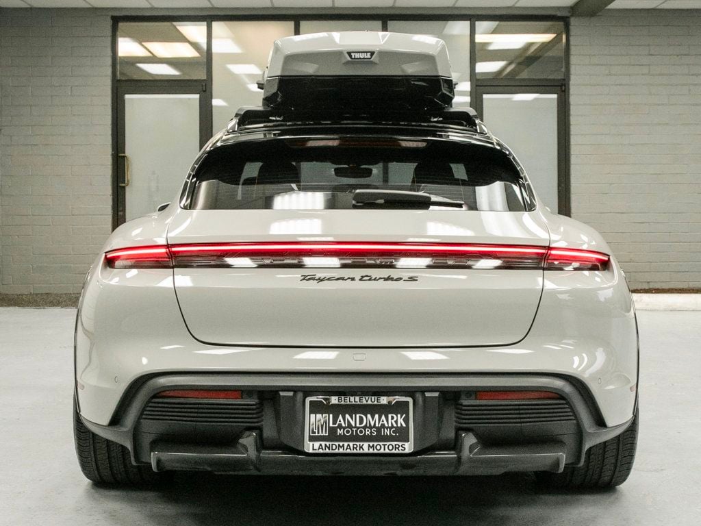 Porsche Taycan photo 38