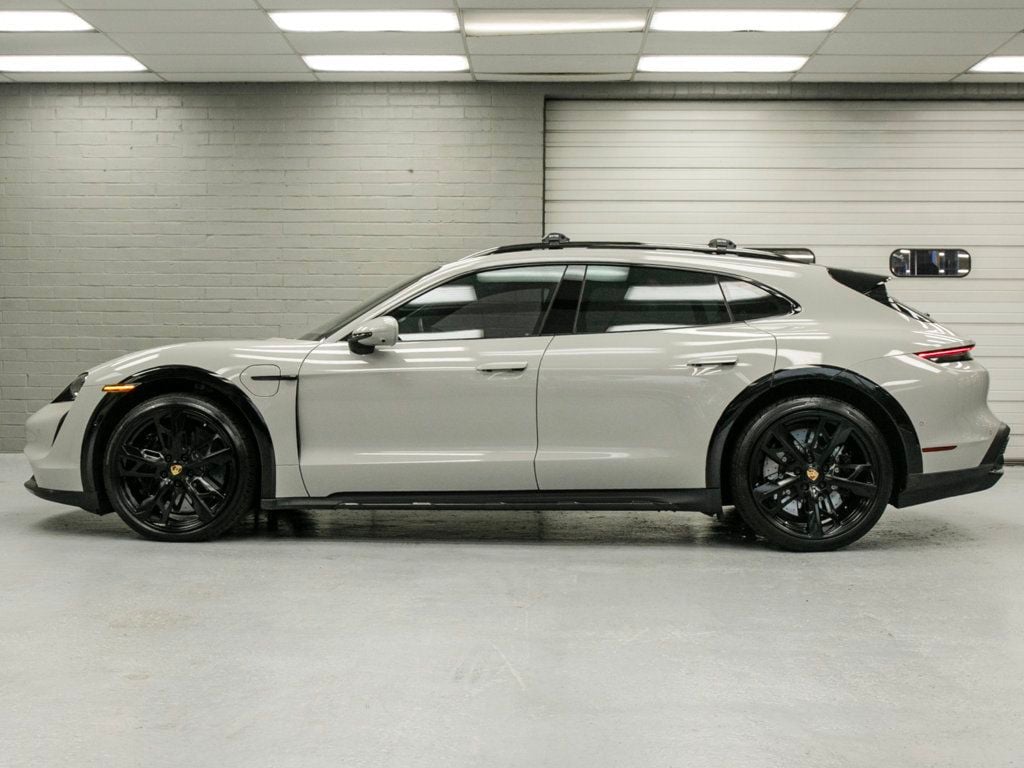 Porsche Taycan photo 4