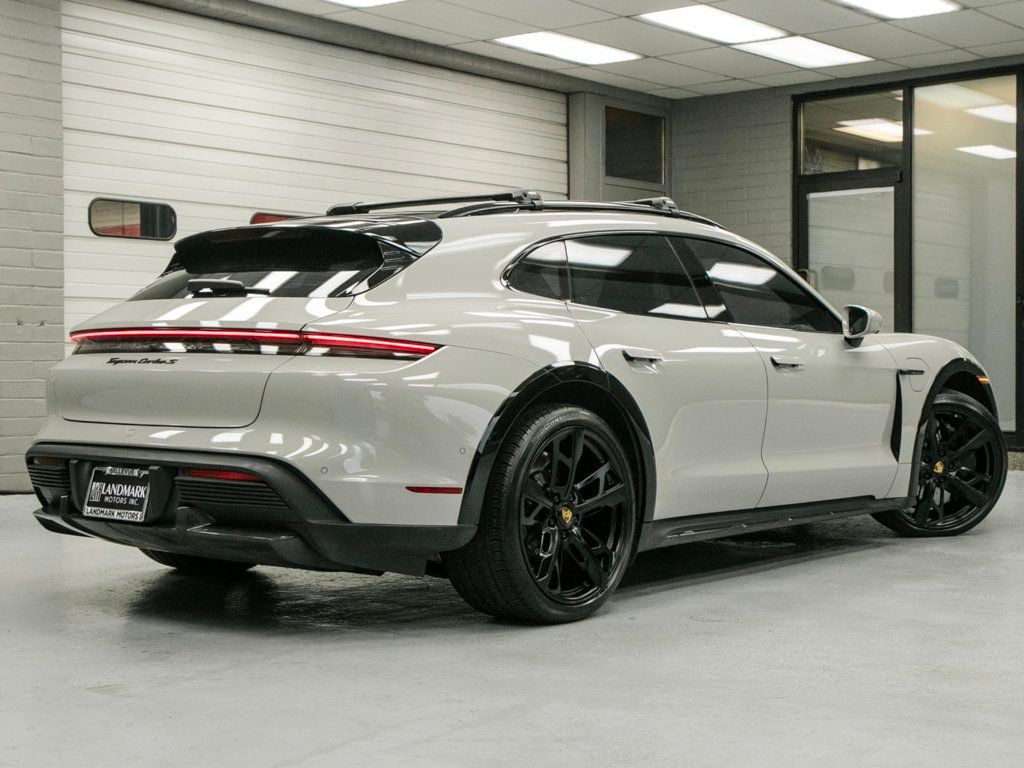 Porsche Taycan photo 42