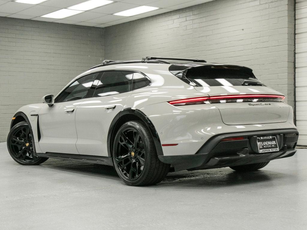 Porsche Taycan photo 43