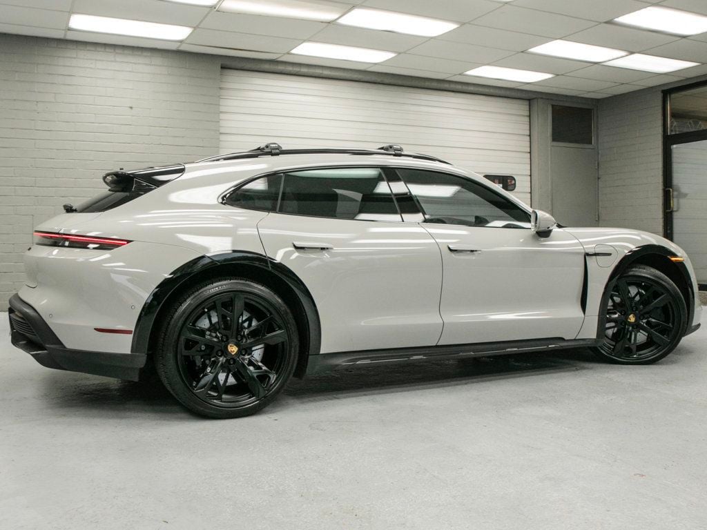 Porsche Taycan photo 44