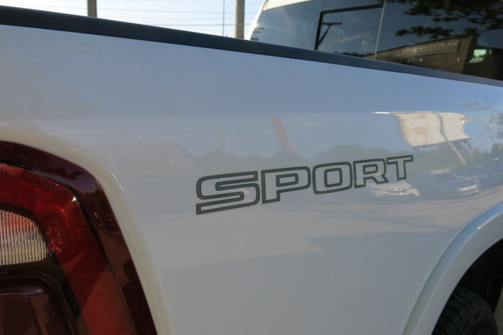2022 Ram 1500 Laramie 4x4 Crew Cab 5'7" Box - 23050257 - 11