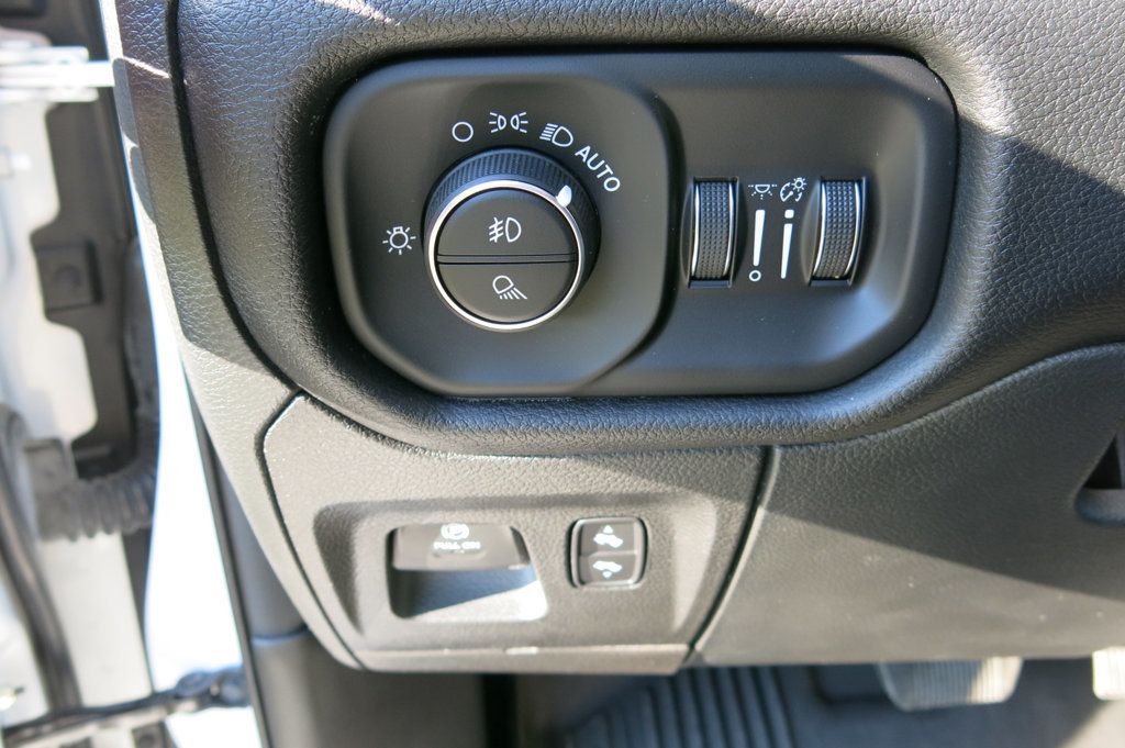 2022 Ram 1500 Laramie 4x4 Crew Cab 5'7" Box - 23050257 - 25