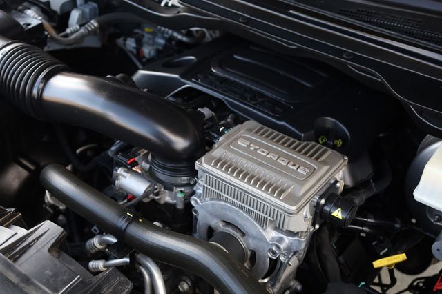 2022 Ram 1500 Laramie 4x4 Crew Cab 5'7" Box - 22898865 - 11