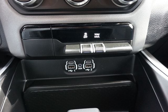 2022 Ram 1500 ONE OWNER, 4WD, BIG HORN, BACKUP CAMERA, RUNNING BOARDS  - 23069711 - 29