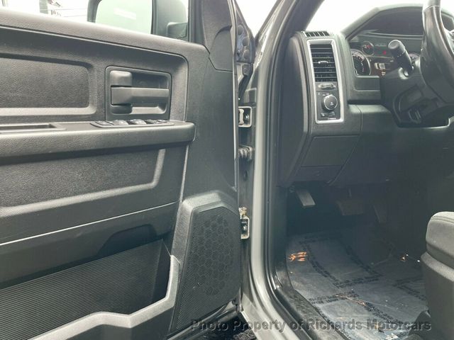 2022 Ram 1500 Classic Express 4x4 Crew Cab 5'7" Box - 23008069 - 10