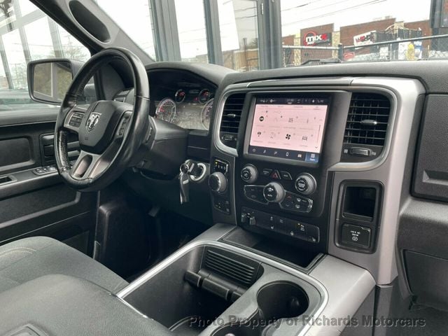 2022 Ram 1500 Classic Express 4x4 Crew Cab 5'7" Box - 23008069 - 25