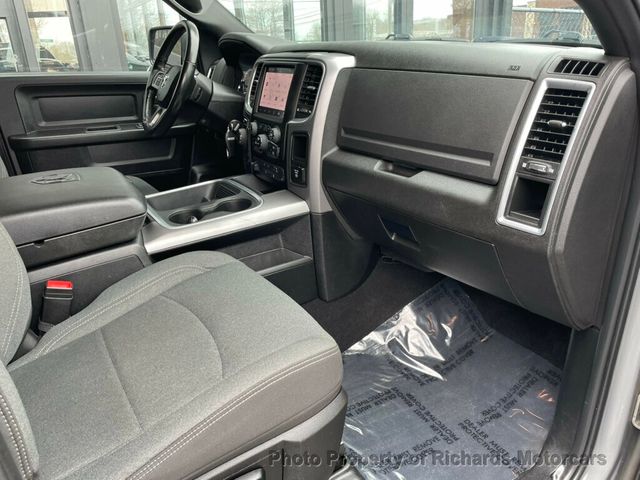 2022 Ram 1500 Classic Express 4x4 Crew Cab 5'7" Box - 23008069 - 26