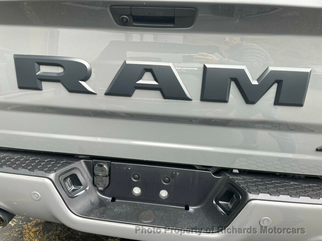 2022 Ram 1500 Classic Express 4x4 Crew Cab 5'7" Box - 23008069 - 8