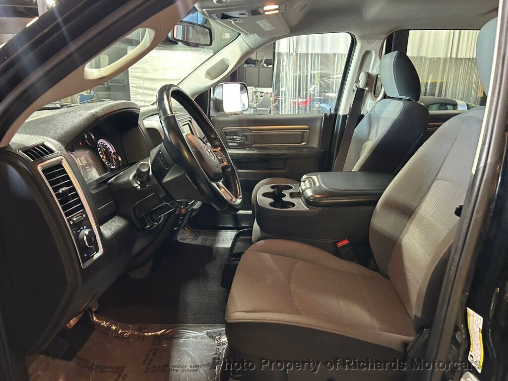 2022 Ram 1500 Classic Express 4x4 Crew Cab 5'7" Box - 23031458 - 10