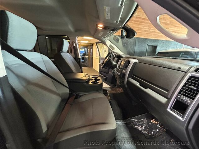 2022 Ram 1500 Classic Express 4x4 Crew Cab 5'7" Box - 23031458 - 17