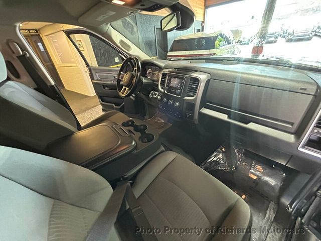 2022 Ram 1500 Classic Express 4x4 Crew Cab 5'7" Box - 23031458 - 18