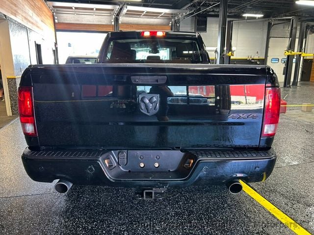 2022 Ram 1500 Classic Express 4x4 Crew Cab 5'7" Box - 23031458 - 3