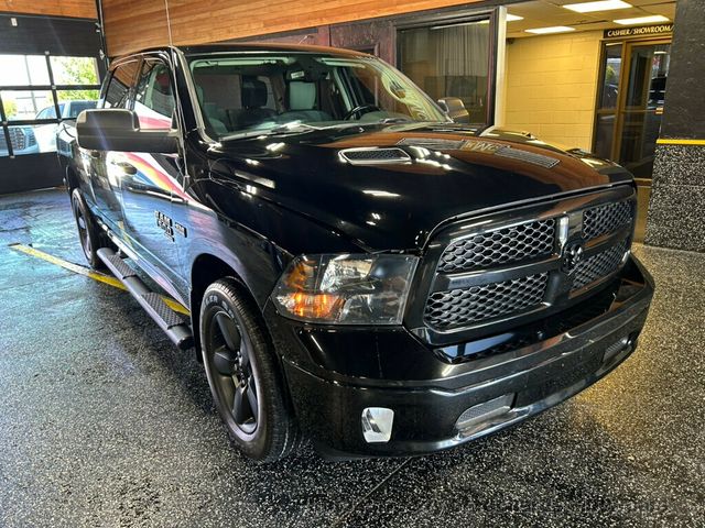 2022 Ram 1500 Classic Express 4x4 Crew Cab 5'7" Box - 23031458 - 7