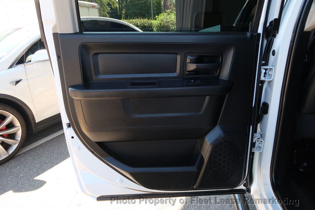 2022 Ram 1500 Classic Ram 1500 4WD Crew Cab SWB Classic Tradesman - 23083570 - 16