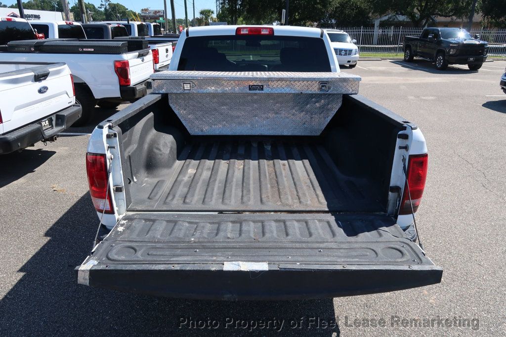 2022 Ram 1500 Classic Ram 1500 4WD Crew Cab SWB Classic Tradesman - 23083570 - 17