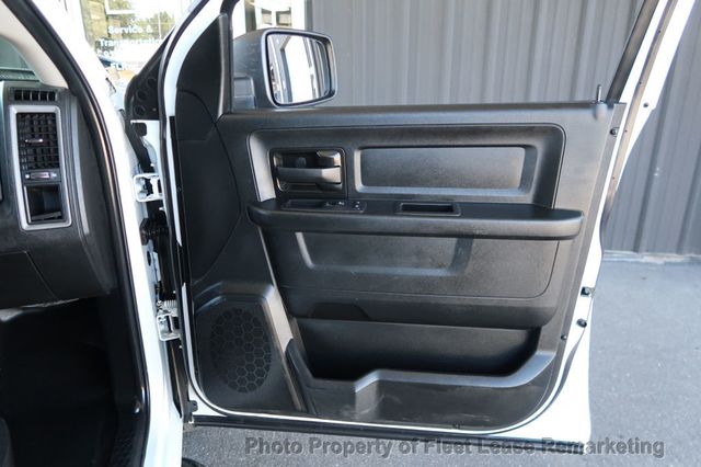 2022 Ram 1500 Classic Ram 1500 4WD Crew Cab SWB Classic Tradesman - 23083570 - 24