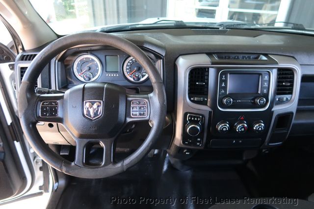 2022 Ram 1500 Classic Ram 1500 4WD Crew Cab SWB Classic Tradesman - 23083570 - 25