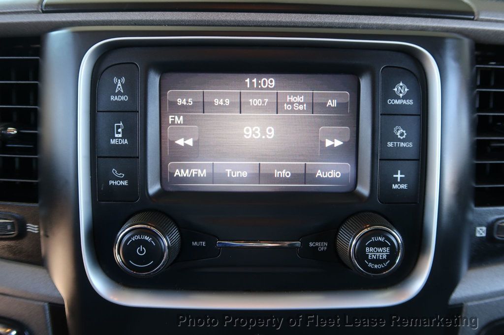 2022 Ram 1500 Classic Ram 1500 4WD Crew Cab SWB Classic Tradesman - 23083570 - 28