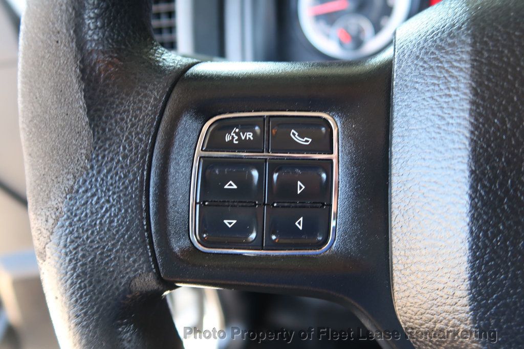 2022 Ram 1500 Classic Ram 1500 4WD Crew Cab SWB Classic Tradesman - 23083570 - 32