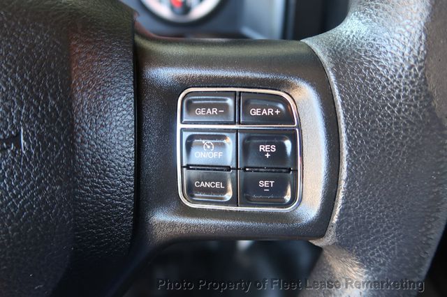 2022 Ram 1500 Classic Ram 1500 4WD Crew Cab SWB Classic Tradesman - 23083570 - 33