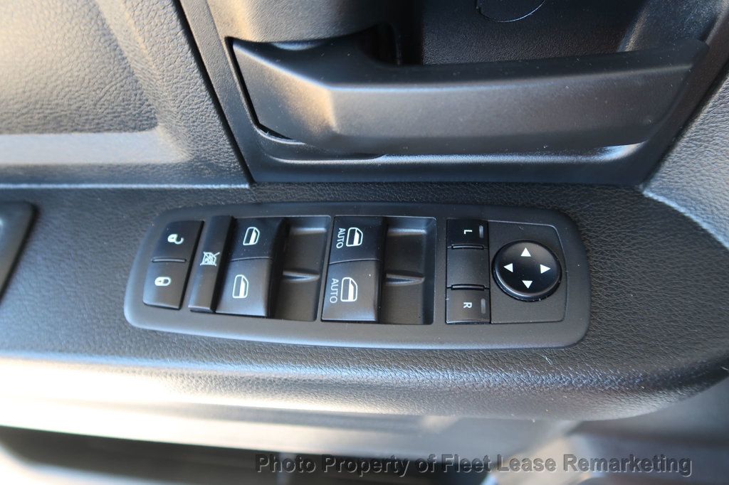 2022 Ram 1500 Classic Ram 1500 4WD Crew Cab SWB Classic Tradesman - 23083570 - 35