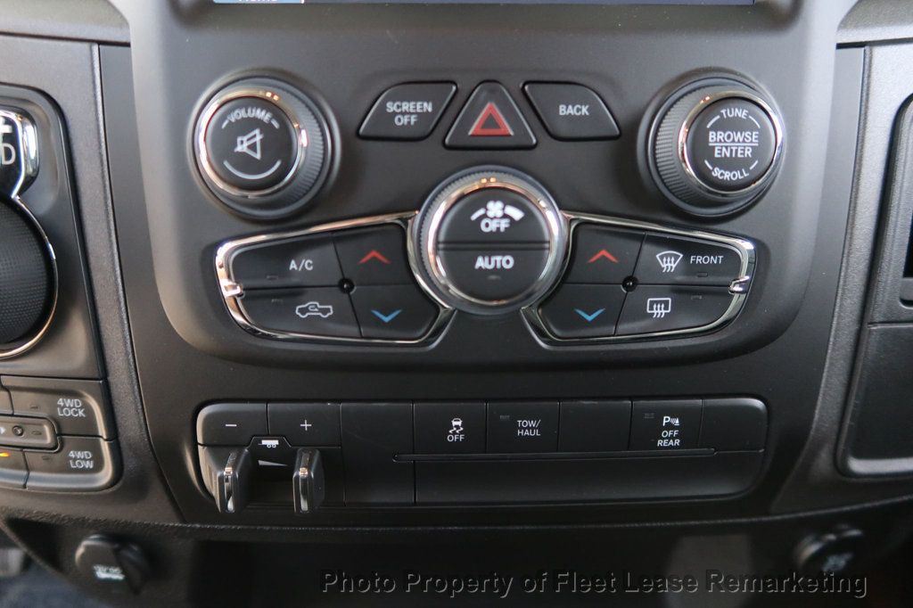 2022 Ram 1500 Classic Ram 1500 4WD Crew Cab ToolBoxes Liftgate - 22993054 - 34