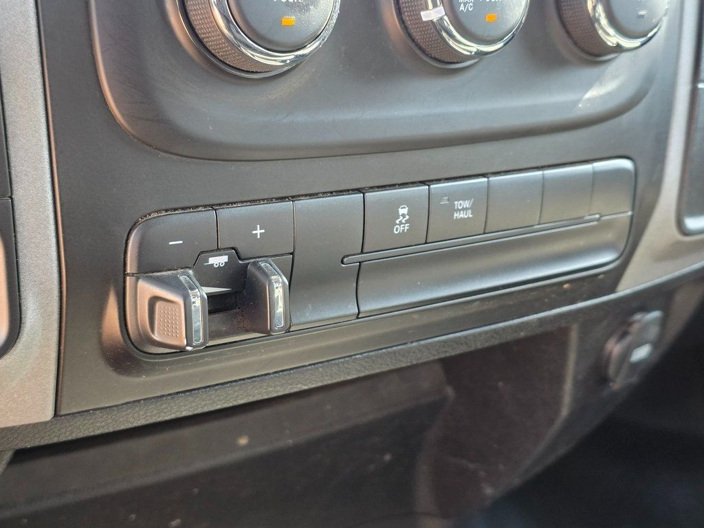 2022 Ram 1500 Classic Tradesman 4x2 Crew Cab 5'7" Box - 22943630 - 32