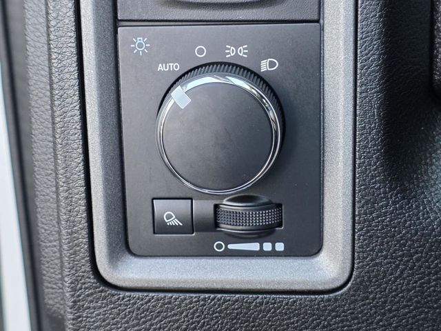 2022 Ram 1500 Classic Tradesman 4x2 Quad Cab 6'4" Box - 22956356 - 14