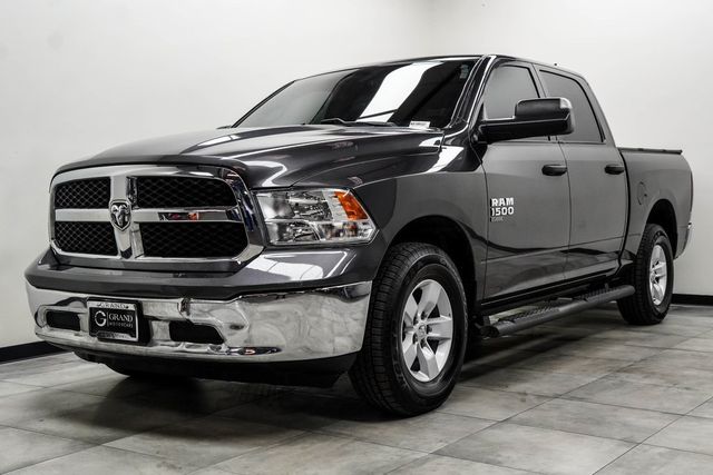 2022 Ram 1500 Classic Warlock 4x4 Crew Cab 5'7" Box - 22979755 - 4
