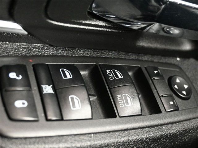 2022 Ram 1500 Classic Warlock 4x4 Crew Cab 5'7" Box - 22961213 - 27