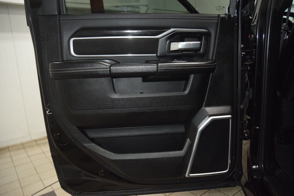 2022 Ram 2500 Laramie 4x4 Crew Cab 8' Box - 22989283 - 49