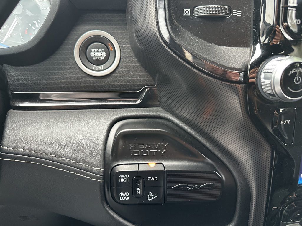 2022 Ram 2500 Limited 4x4 Crew Cab 6'4" Box - 23027014 - 32