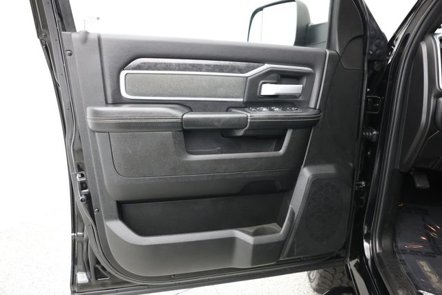 2022 Ram 2500 Lone Star 4x4 Crew Cab 8' Box Night Edition w/ 6.4L HEMI V8 - 23098548 - 6