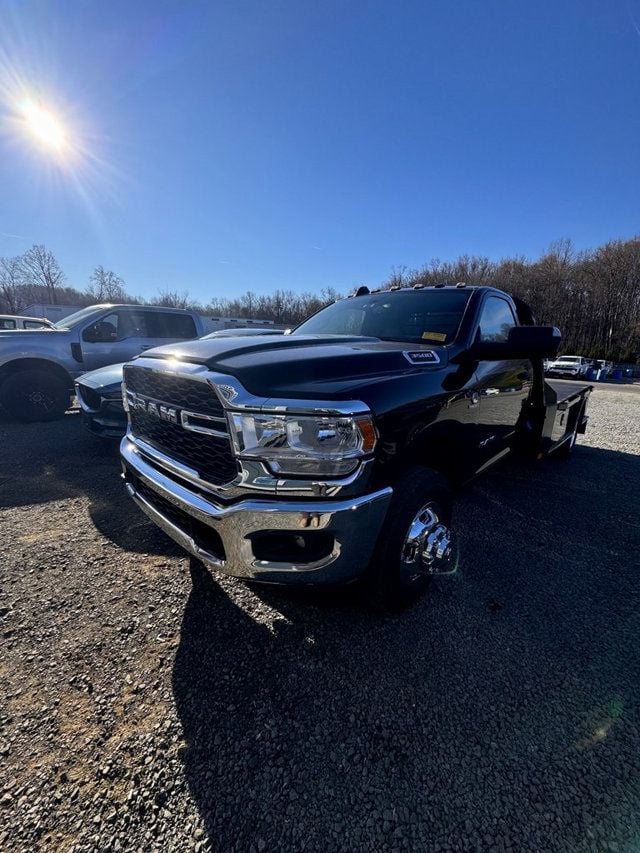 2022 Ram 3500 Chassis Cab Tradesman 4WD Reg Cab 84" CA 167.5" WB - 22694545 - 1