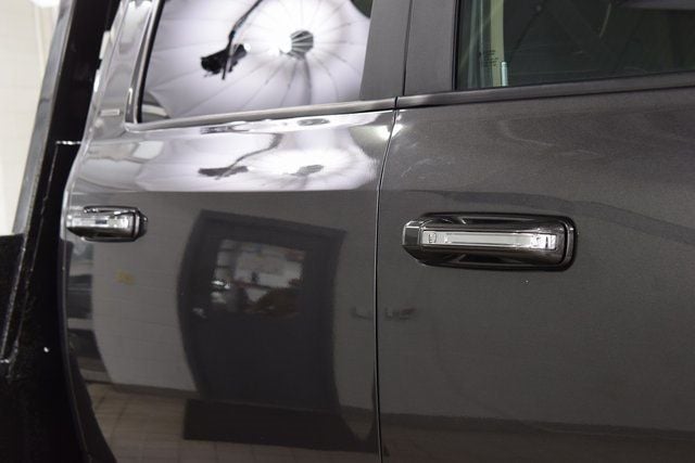 2022 Ram 5500 Chassis Cab 5500 CREW LARAMIE 4X4 * CUMMINS * 11' FLATBED W/ AUX TANK - 22955173 - 13