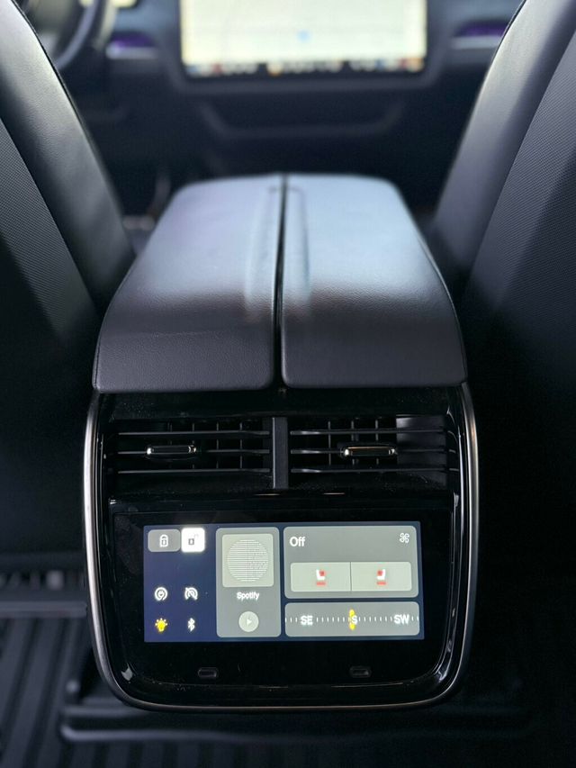 2022 Rivian R1S Launch Edition AWD - 22959545 - 17