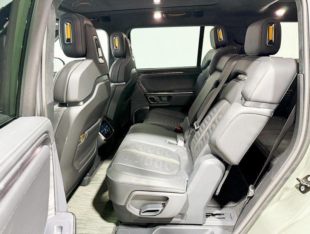 2022 Rivian R1S Launch Edition photo 28