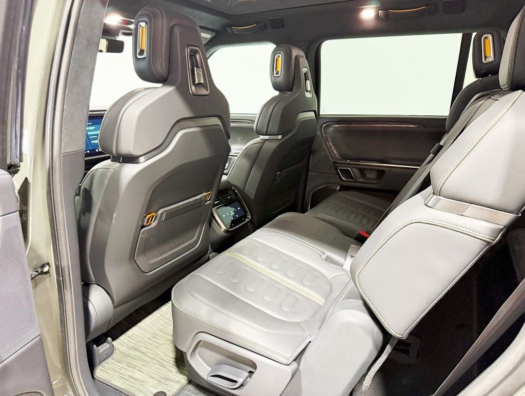 2022 Rivian R1S Launch Edition photo 30
