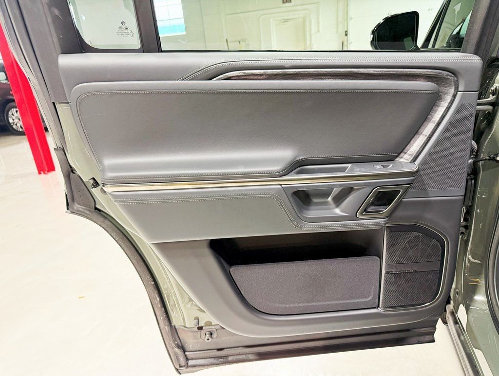 2022 Rivian R1S Launch Edition photo 31
