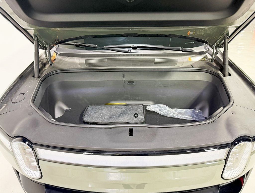 2022 Rivian R1S Launch Edition photo 37