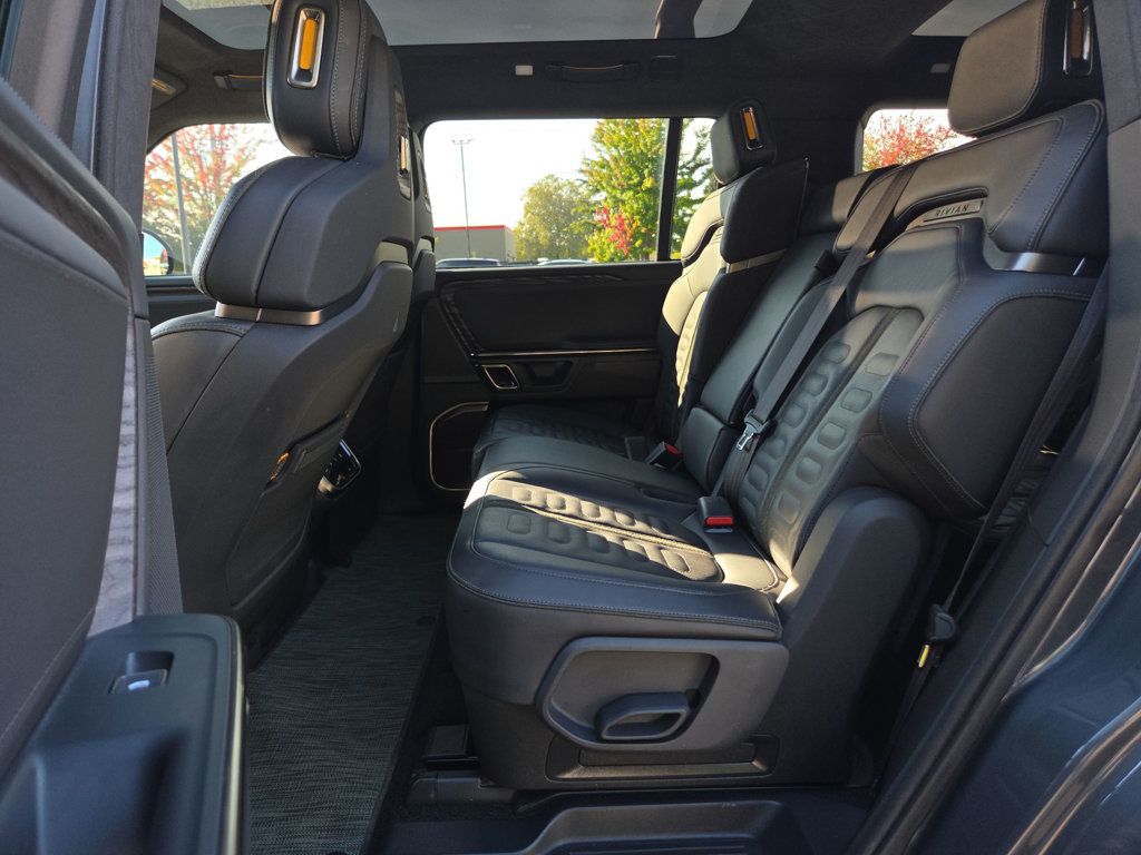 Rivian R1S photo 10