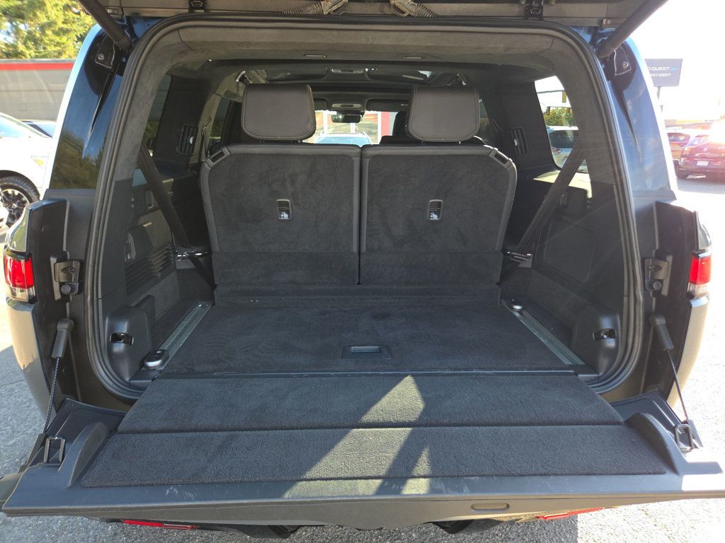 Rivian R1S photo 11