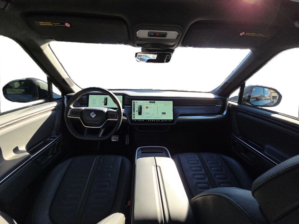 Rivian R1S photo 12