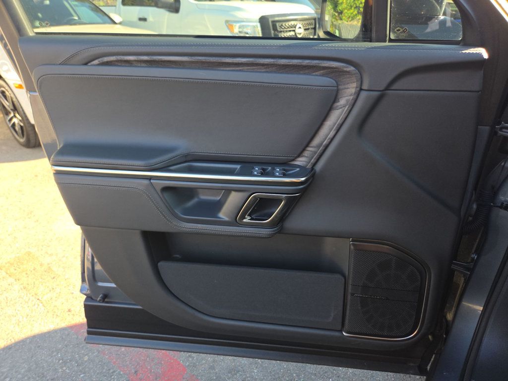 Rivian R1S photo 18