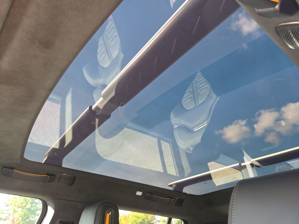 Rivian R1S photo 19