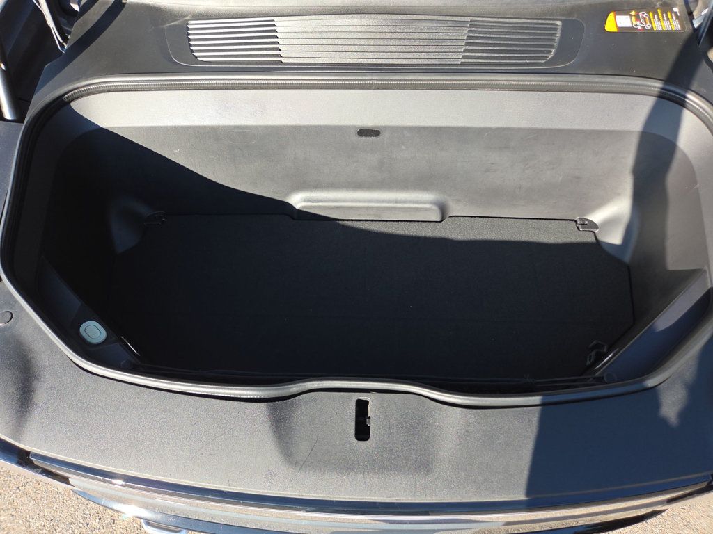 Rivian R1S photo 22