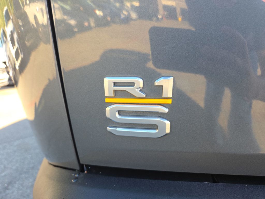 Rivian R1S photo 26