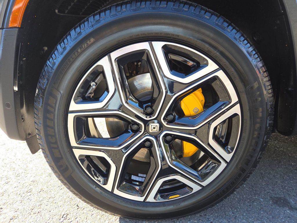 Rivian R1S photo 27