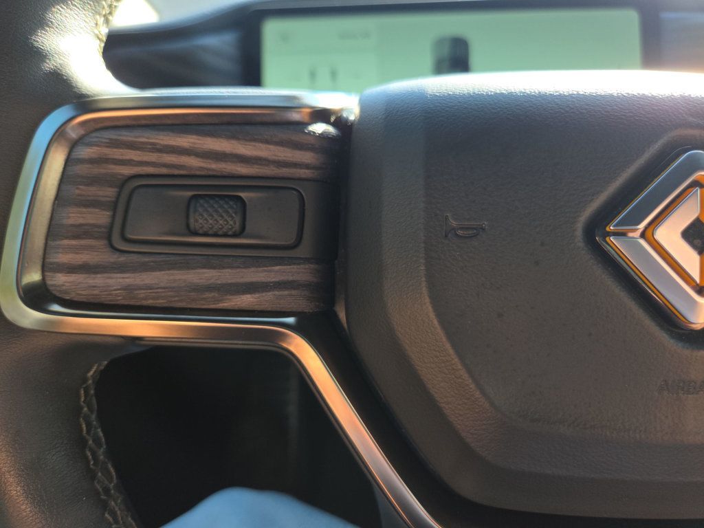 Rivian R1S photo 31